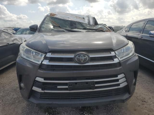 2017 Toyota Highlander SE