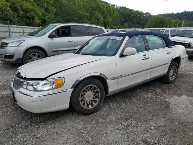 2001 Lincoln Town Car Signature