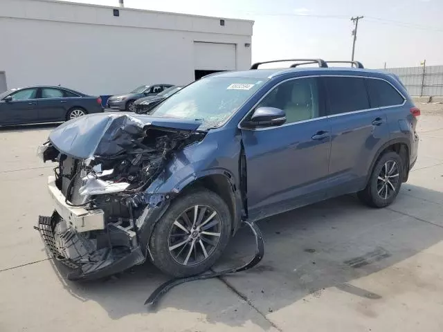 2017 Toyota Highlander SE