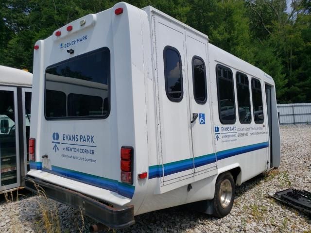 2016 Ford Econoline E350 Super Duty Cutaway Van