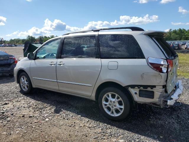 2004 Toyota Sienna XLE