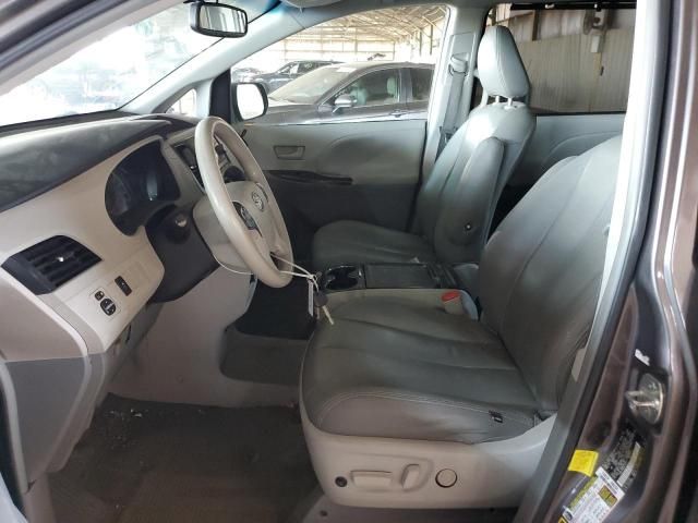 2013 Toyota Sienna LE