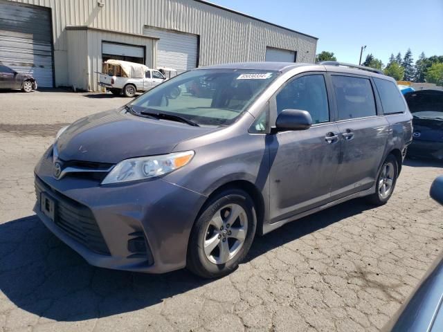 2019 Toyota Sienna LE