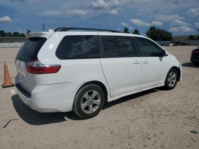 2018 Toyota Sienna LE