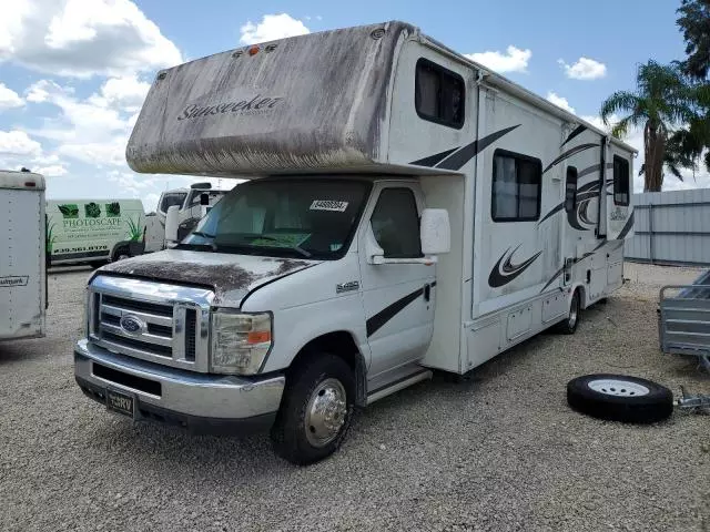 2013 Ford Econoline E450 Super Duty Cutaway Van