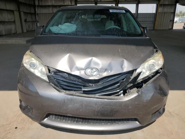 2013 Toyota Sienna LE