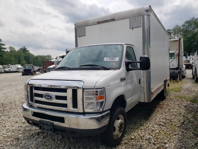 2019 Ford Econoline E450 Super Duty Cutaway Van