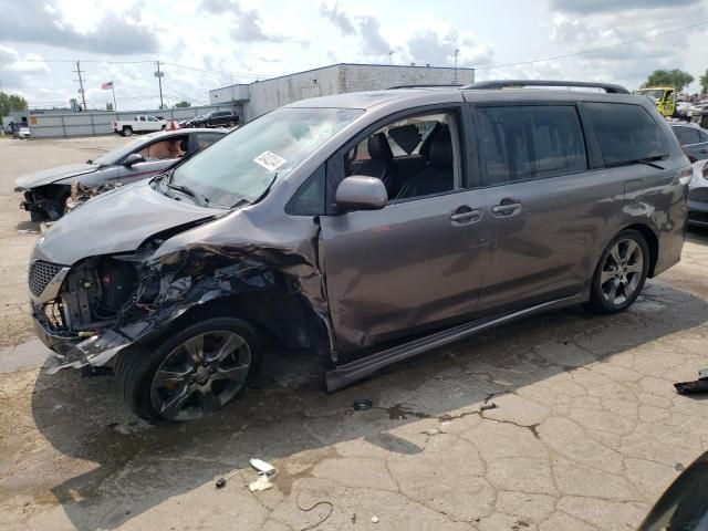 2011 Toyota Sienna Sport