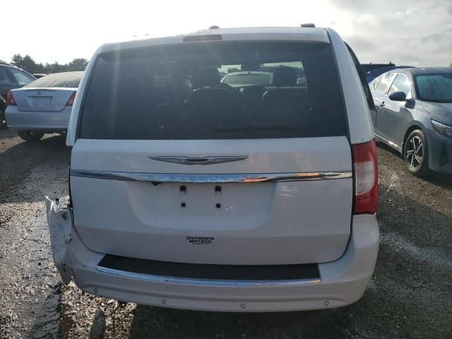 2011 Chrysler Town & Country Touring L