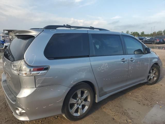 2011 Toyota Sienna Sport