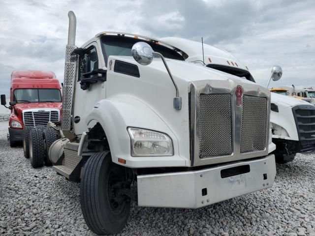 2020 Kenworth Construction T880