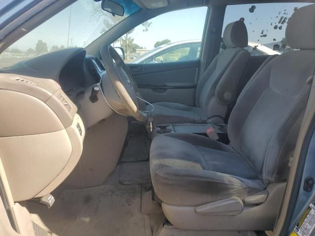 2005 Toyota Sienna CE