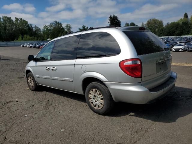 2005 Chrysler Town & Country LX