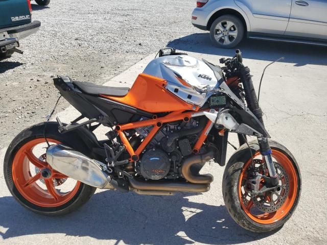 2022 KTM 1290 Super Duke R