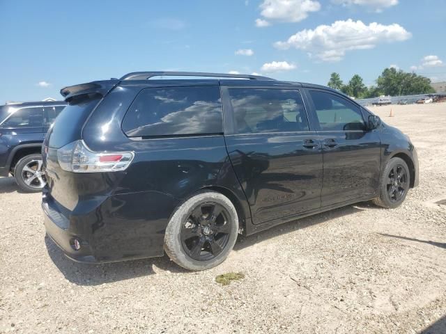 2020 Toyota Sienna SE