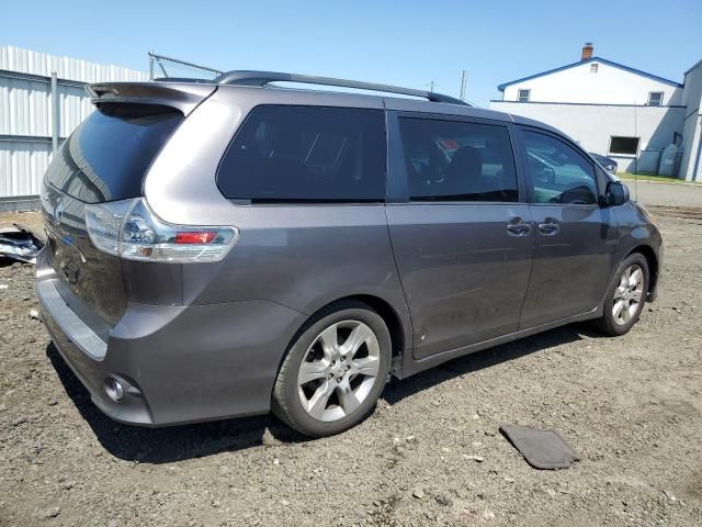 2011 Toyota Sienna Sport