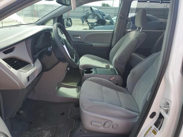 2019 Toyota Sienna LE