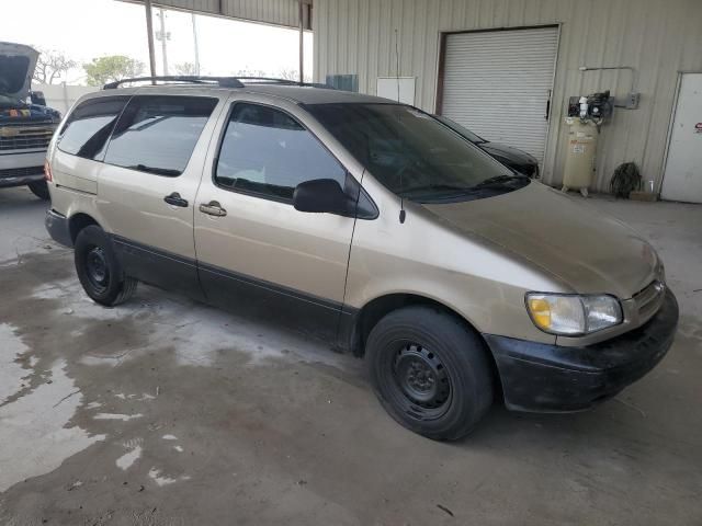 2000 Toyota Sienna LE