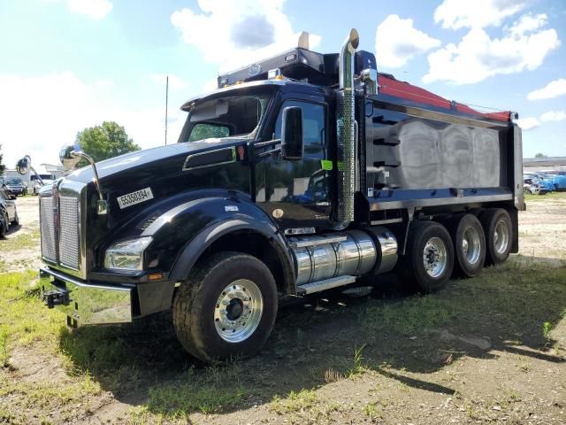 2023 Kenworth Construction T880