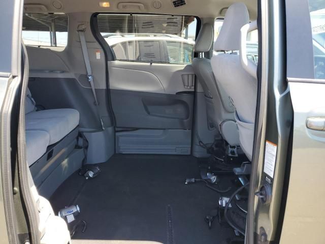 2018 Toyota Sienna LE