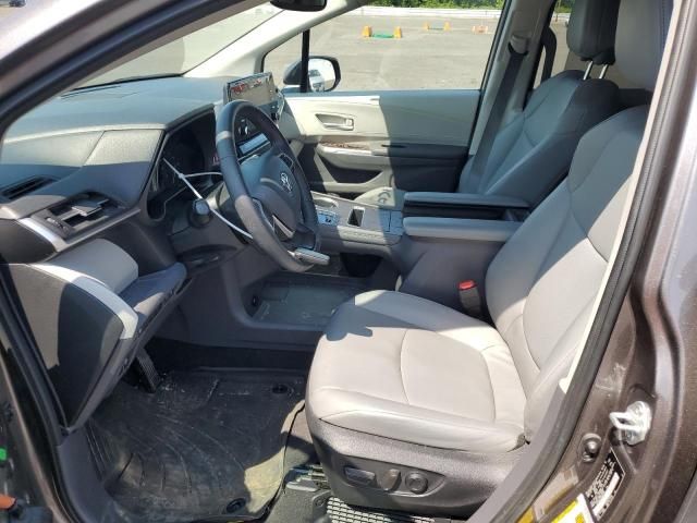 2022 Toyota Sienna XLE