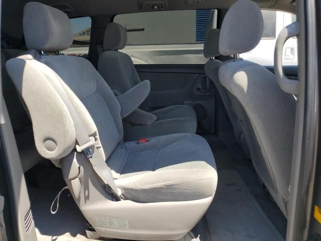 2005 Toyota Sienna CE