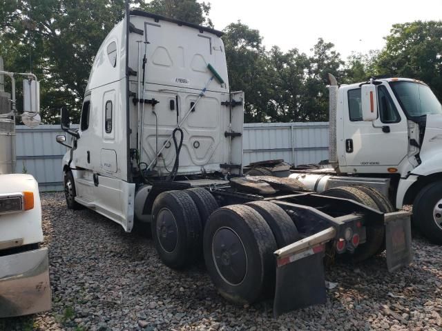 2020 Freightliner Cascadia 126