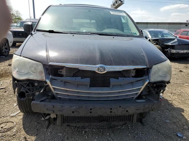 2010 Chrysler Town & Country LX