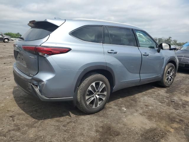 2022 Toyota Highlander Hybrid XLE