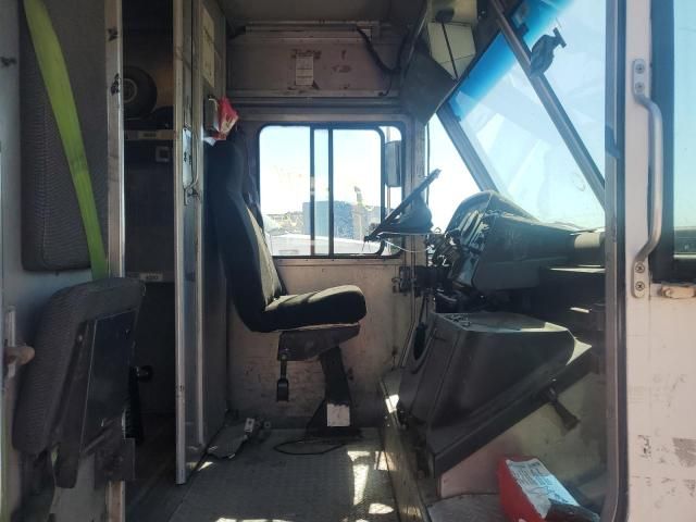 2005 Freightliner Chassis M Line WALK-IN Van