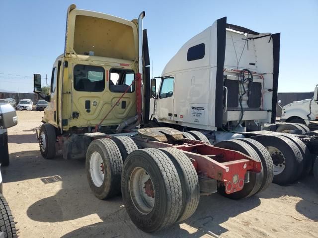 2011 Freightliner Cascadia 113