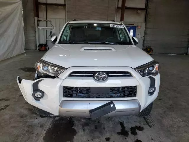 2023 Toyota 4runner SE