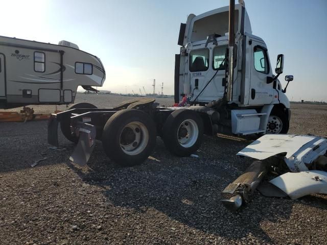 2016 Freightliner Cascadia 113