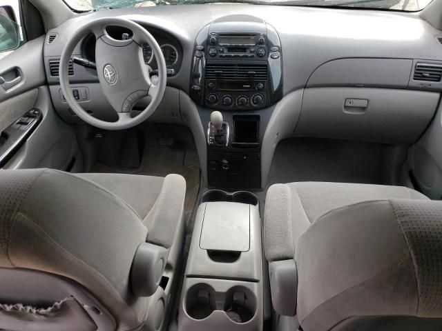 2004 Toyota Sienna LE