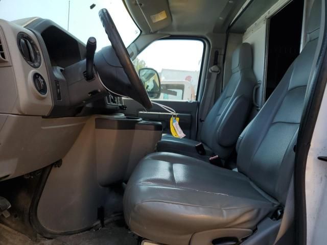 2017 Ford Econoline E350 Super Duty Cutaway Van