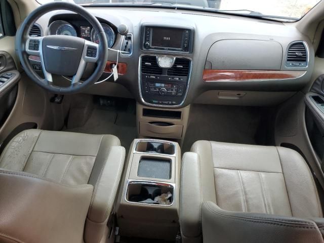 2013 Chrysler Town & Country Touring