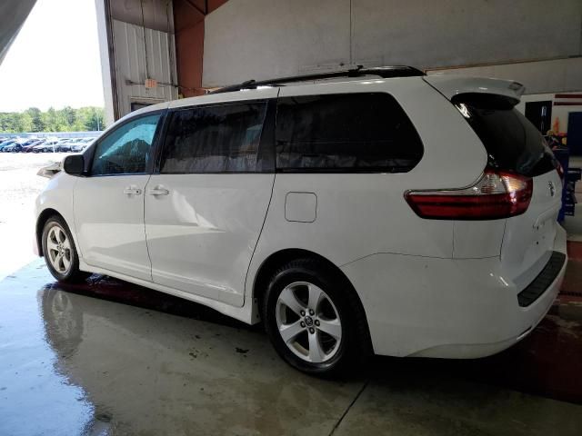 2019 Toyota Sienna LE