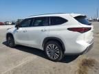 2020 Toyota Highlander Hybrid Platinum