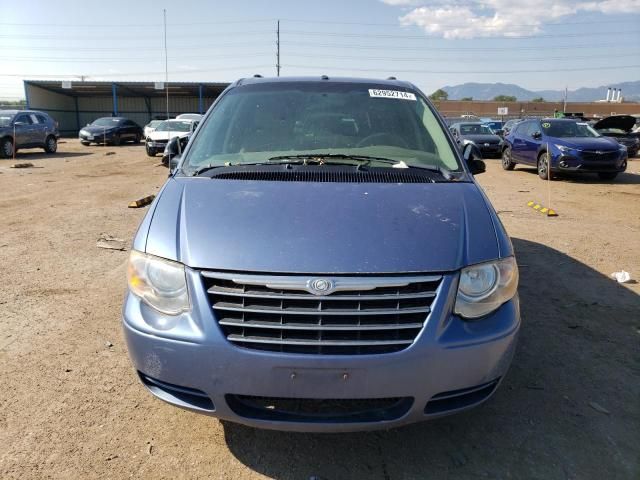 2007 Chrysler Town & Country LX