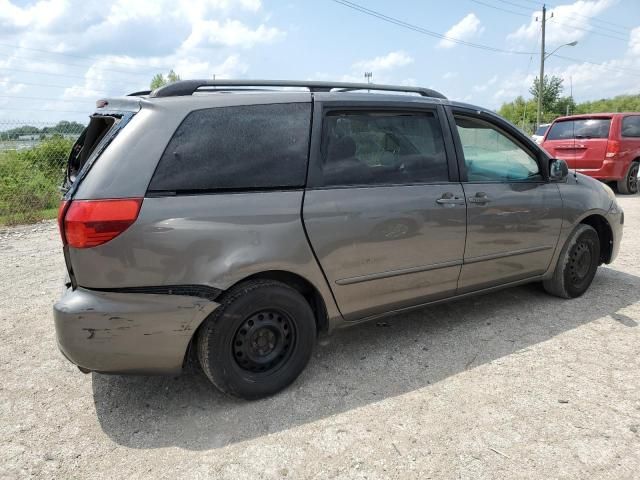 2004 Toyota Sienna CE