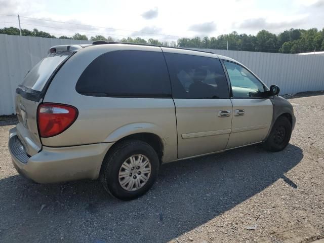 2005 Chrysler Town & Country LX