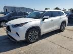 2020 Toyota Highlander Hybrid Platinum