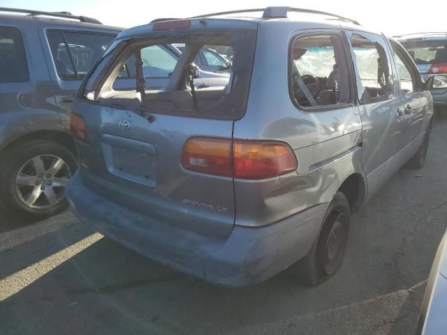 2000 Toyota Sienna LE