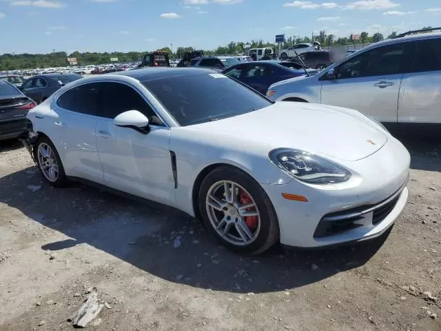 2018 Porsche Panamera 4