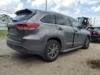 2017 Toyota Highlander SE