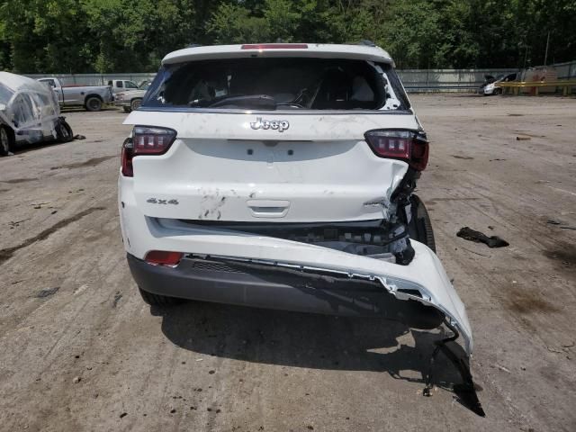 2023 Jeep Compass Latitude LUX