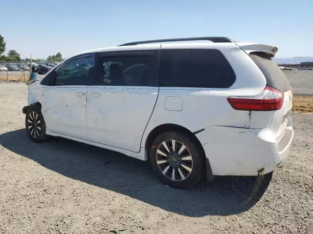 2019 Toyota Sienna LE