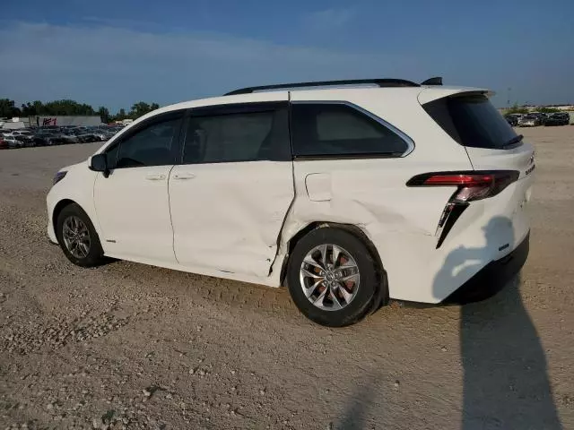 2021 Toyota Sienna LE