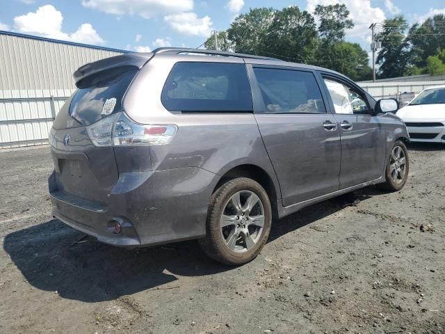 2019 Toyota Sienna SE