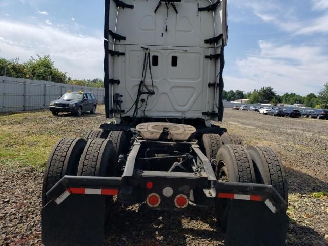 2012 Freightliner Cascadia 125